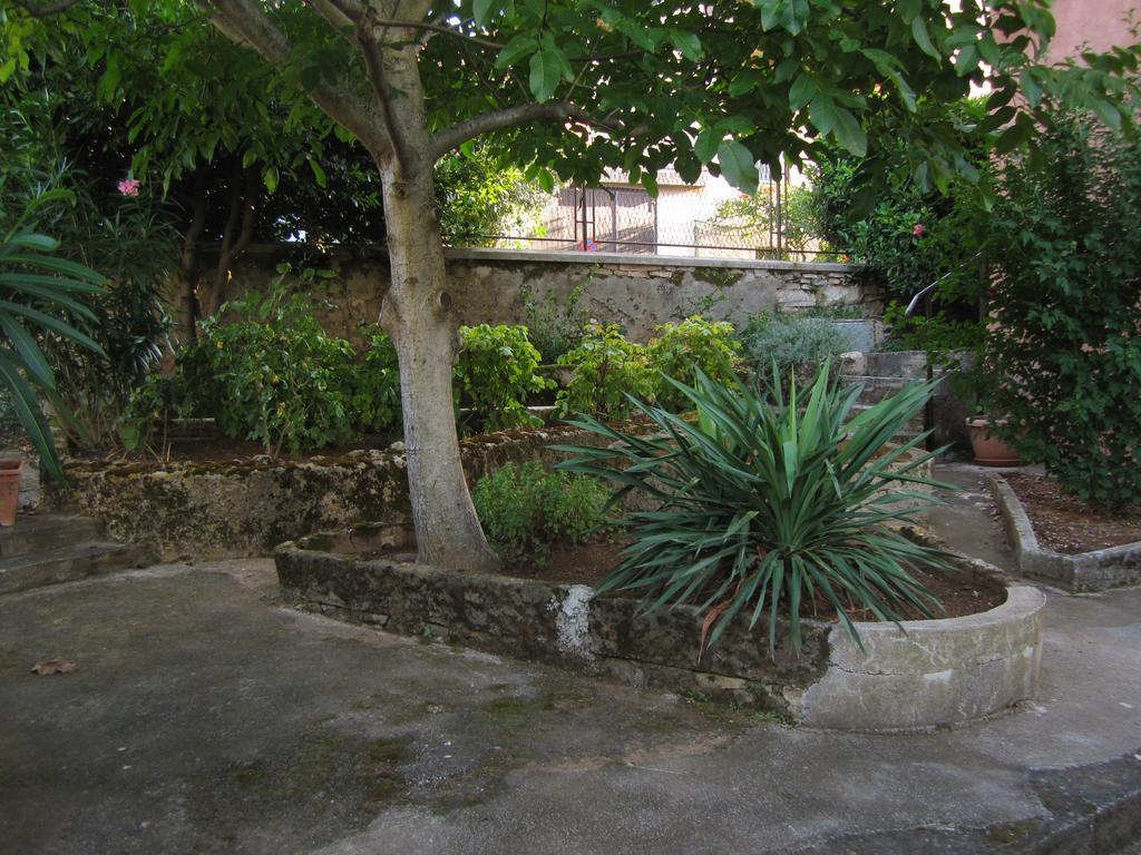 Guest House Ilona بولا المظهر الخارجي الصورة